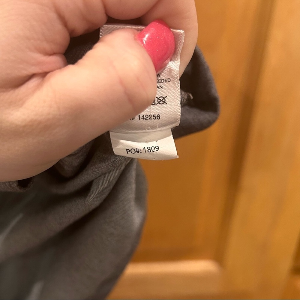 FIGS Casma Three Pocket Top - Picture 8 of 9